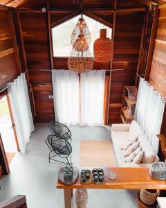 a living room with a table and a chandelier at Vilarejo in Belém
