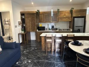 a kitchen with wooden cabinets and a counter top at Luna Toscana in Santeagueda