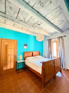a bedroom with a bed and a blue wall at Oh!megna in Omegna