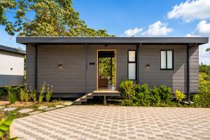 a small grey house with a driveway at Verso el Retiro in El Retiro +47 photos