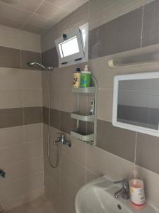 a bathroom with a shower and a sink at Studio avec terrasse privée sans vis-à-vis in Essaouira +13 photos