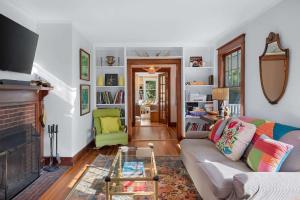 a living room with a couch and a fireplace at Classic Stockbridge Cottage in Stockbridge