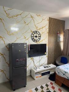 Un televizor și/sau centru de divertisment la Studio