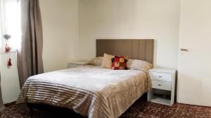 a bedroom with a bed and a dresser and a window at "Alojamiento en Uspallata" para hasta 6 personas in Uspallata