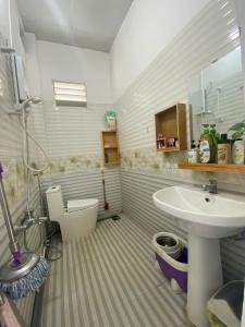 a bathroom with a sink and a toilet at Nhà của Buôn in Buon Ma Thuot +14 photos