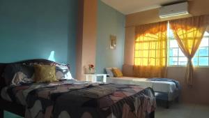 a bedroom with a bed and a window at Hostal La GRAN Familia in Manta +10 photos
