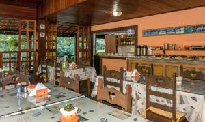 Um restaurante ou outro lugar para comer em Pousada Caminho das Candeias