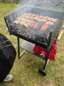 a grill with hot dogs and sausages on it at Casa Menta in Pomar de Valdivia