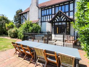 a table and chairs in front of a house at The Chestnuts in Peterborough