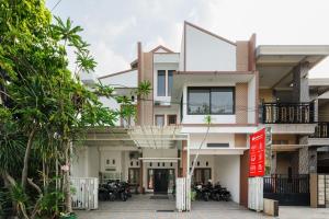 a building with motorcycles parked in front of it at RedDoorz @ Jalan Danau Limboto in Malang