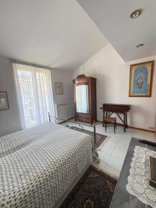 a bedroom with a bed and a piano in it at Happy Haven al mare in Riviera in Chiavari