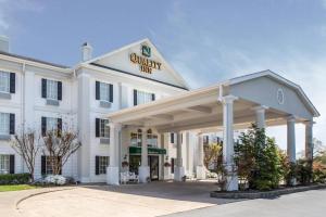 a white building with a sign on it at Quality Inn Greeneville - Tusculum in Greeneville