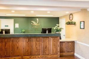 a lobby of a dental office with a reception counter at Quality Inn Greeneville - Tusculum in Greeneville