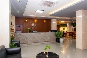 a lobby of a hotel with a table and chairs at M&M Hotel in Vang Vieng