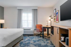 a hotel room with a bed and a desk at Hampton Inn & Suites Rockland in Thomaston +29 photos