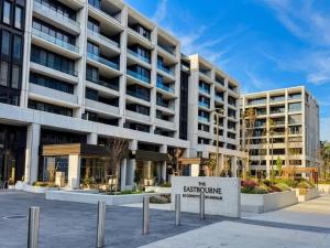 a large building with a sign in front of it at Contemporary 2BR Stay in Campbell