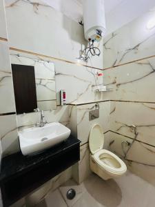 a bathroom with a toilet and a sink at Hotel PP Tower - Near Ghaziabad Railway Station in Ghaziabad
