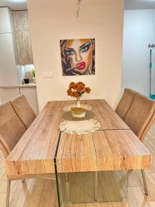 a wooden table with a vase of flowers on top at Golf Green Resort - Hesperus 2 in Hrubá Borša