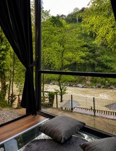 a window with a view of a river at MOLVA Bungalows Otel in Çamlıhemşin +24 photos
