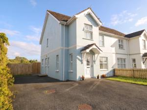 a large white house with a driveway at The Sperrin Getaway in Omagh