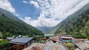 a view of a village in a mountain valley at Daisy Divine in Harsil