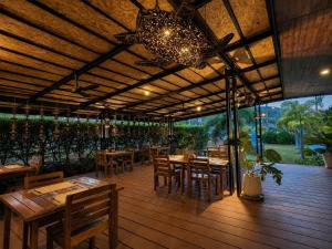 Restoran atau tempat lain untuk makan di Verona Lanta Resort