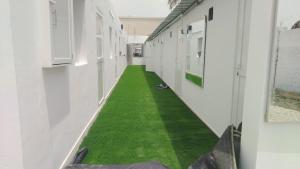 a hallway with green flooring in an empty building at غرف شباب عوقد in Salalah