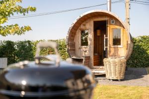 a small wooden cabin with a chair in front of it at 't Boshuisje in Poperinge