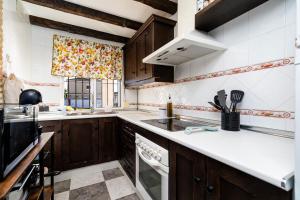a kitchen with a sink and a stove top oven at VillaHaba BarrosaHome in Novo Sancti Petri