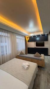 two beds in a hotel room with two bedsvisor at PERLA SUİTES hotel in Istanbul +8 photos