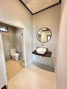 a bathroom with a sink and a toilet at Rumah Seruni@Zaki's Residence in Kampong Ru Lima