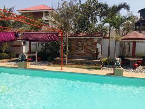 The swimming pool at or close to Rerawadi Resort