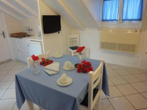 TV a/nebo společenská místnost v ubytování Botsis Guest House