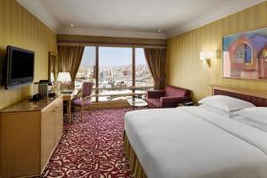 TV a/nebo společenská místnost v ubytování Makkah Hotel