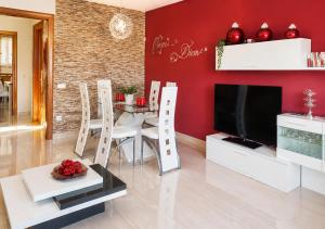a living room with a table and a television at Casa Roda de Bará & Spa in Roda de Bará