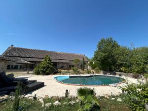 a swimming pool in the yard of a house at Maison en pierre in Saint-Cyr