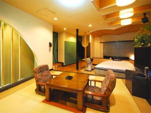 سرير أو أسرّة في غرفة في Hotel RR (Adult Only)