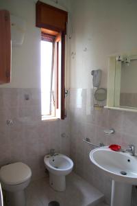 a bathroom with a toilet and a sink at Mare e Coccole in Caprioli +39 photos