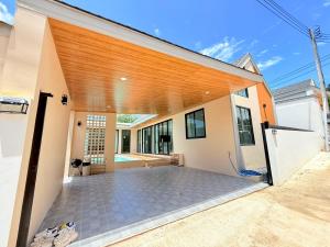 an open garage of a house at Nook Villa in Ban Khlong Mae Nam