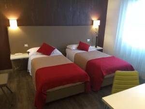 Postel nebo postele na pokoji v ubytování Hotel Toscana