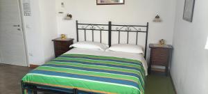a bed in a room with two nightstands and a bed sidx sidx sidx at La Valle in Villa Verucchio