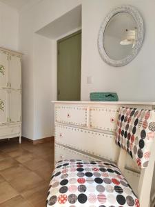 a bedroom with a dresser and a mirror at Refúgio do Artur - Casa no Campo in São Marcos do Campo