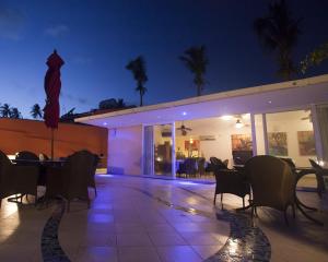 Αίθριο ή υπαίθριος χώρος στο Hotel Cocoplum Beach