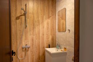 a bathroom with a shower and a toilet and a sink at Къща за гости Мурите in Sapareva Banya