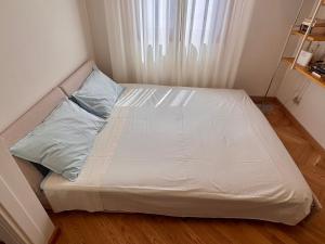 a bed in a small room with a window at Modern Apartment Empoli in Empoli