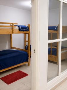 a room with bunk beds and a mirror at Apto Albor Blanco in Popayan
