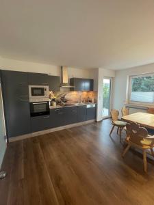 a kitchen with a table and a dining room at Ferienwohnung Adelsried 1 in Adelsried