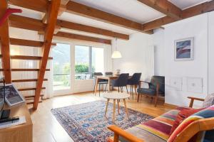 a living room with a table and chairs at Apartment Nussbaum - GRIWA RENT AG in Grindelwald