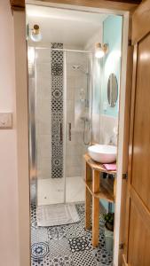 a bathroom with a shower and a sink at Le chalet des paons - Le Mond'idéal in Felon