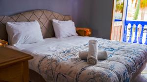 a bed with two towels on top of it at Le Lagon Bleu Oualidia in Oualidia